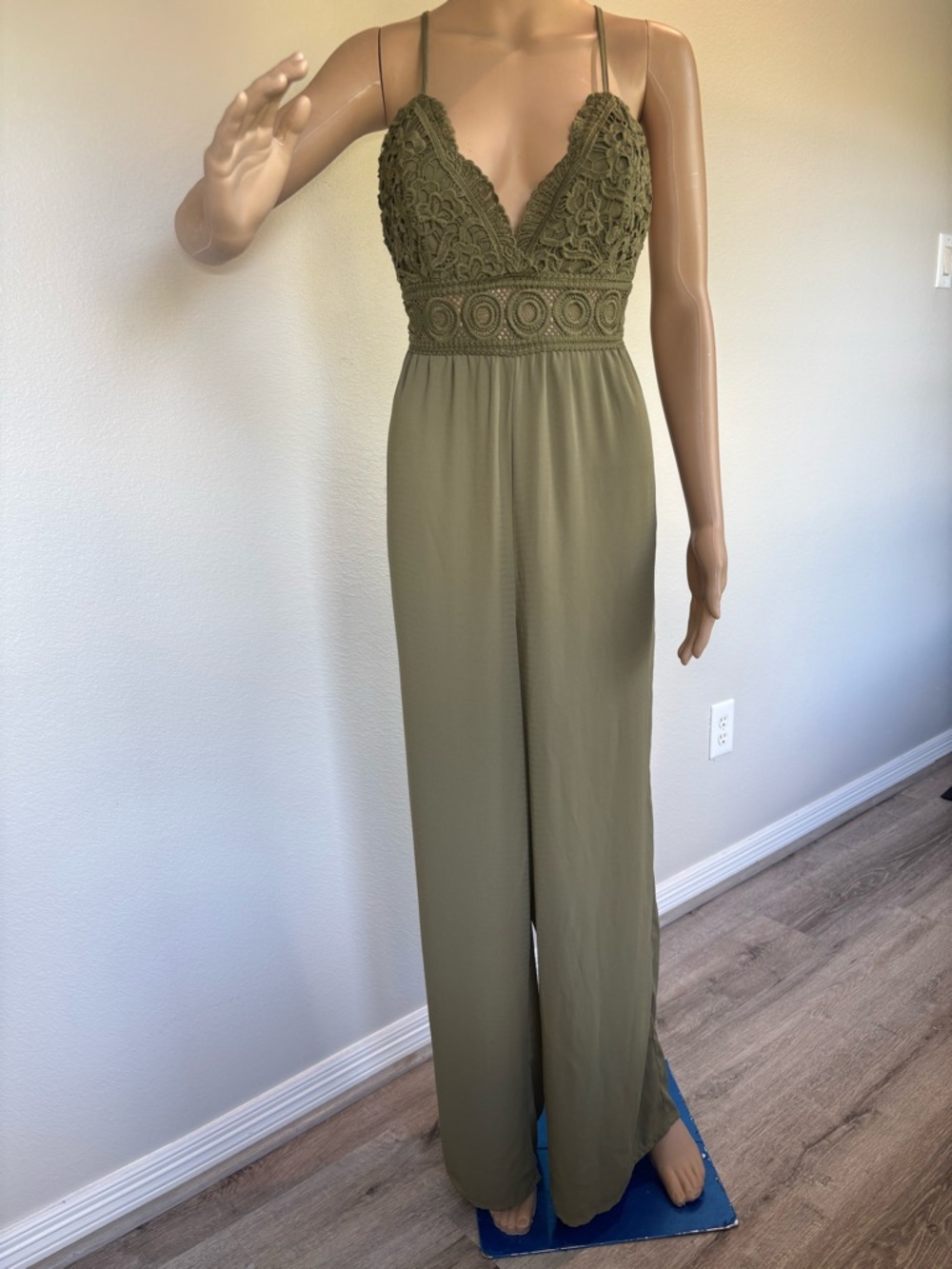 Blashe Olive Crochet Bodice Wide-Leg Jumpsuit Open Back V Neck Like New - Picture 8 of 16